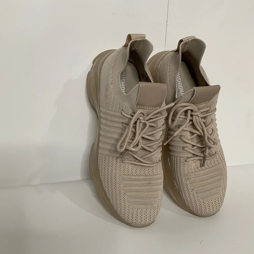 Cushionaire Apolo-T Memory Foam Tan Laces Tennis Shoes; Like New Size 8M. - Picture 10 of 14